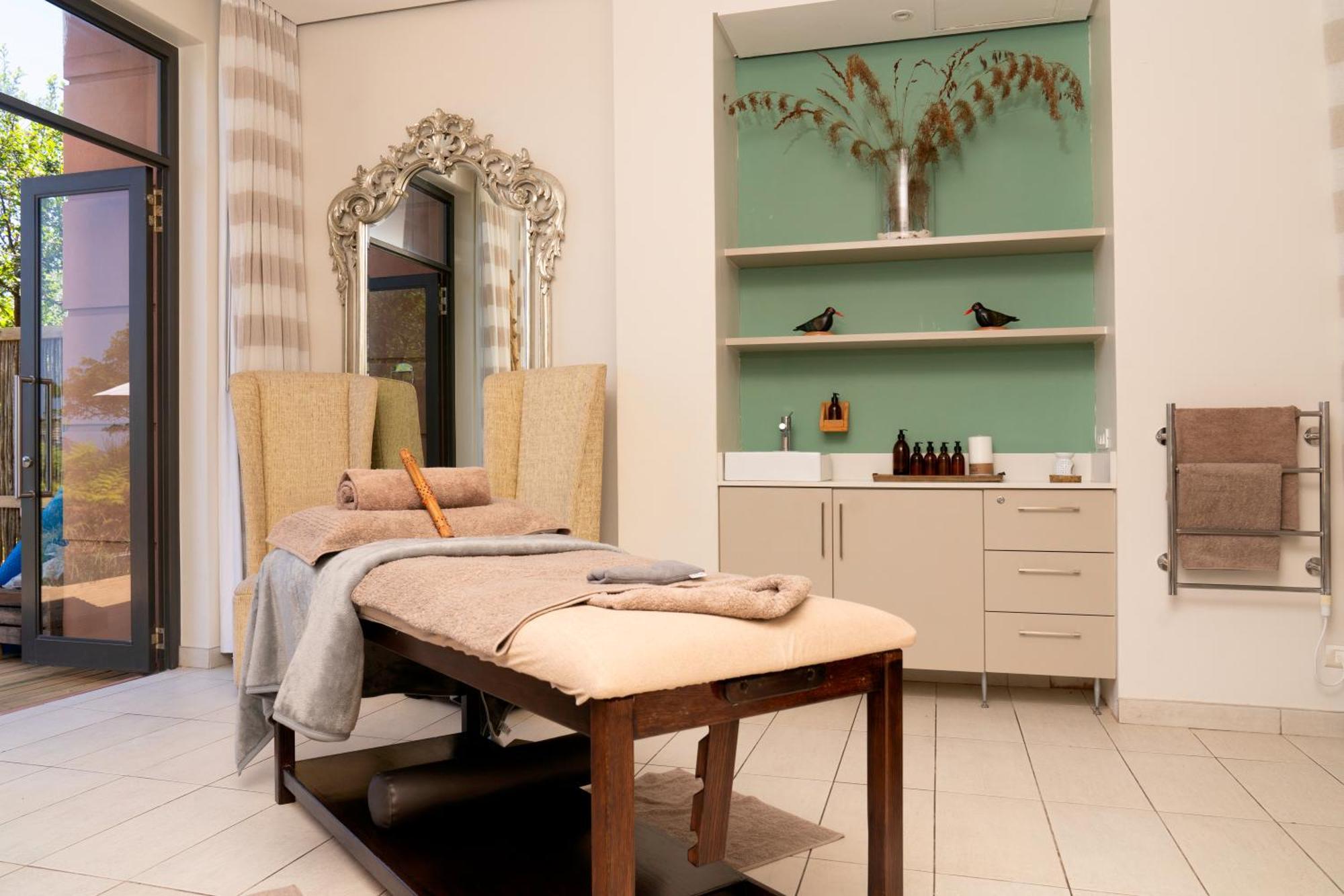 קניסנה Pezula Nature Retreat מראה חיצוני תמונה A massage table