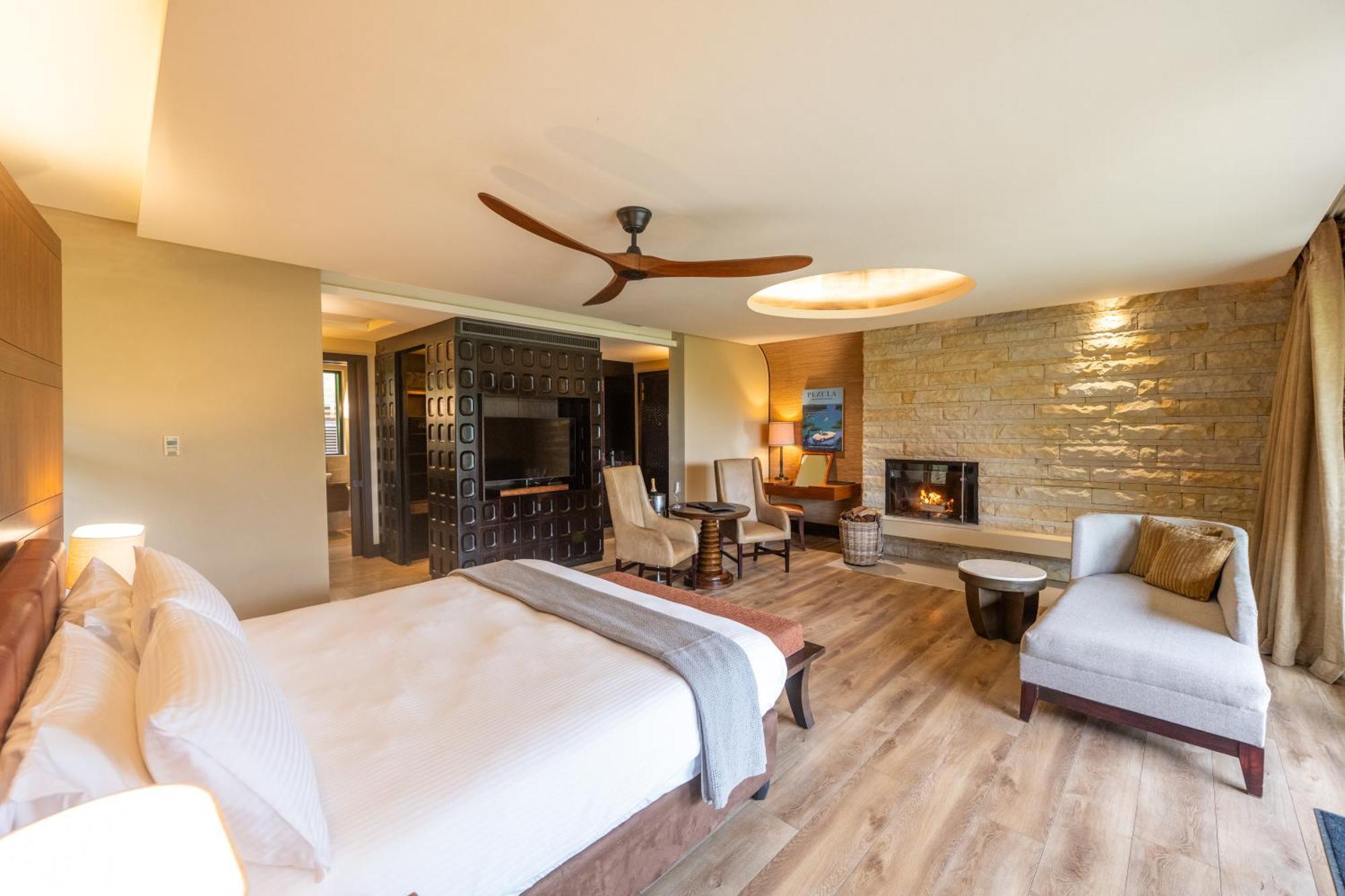 קניסנה Pezula Nature Retreat מראה חיצוני תמונה A guest room at the Lodge at Blue Sky